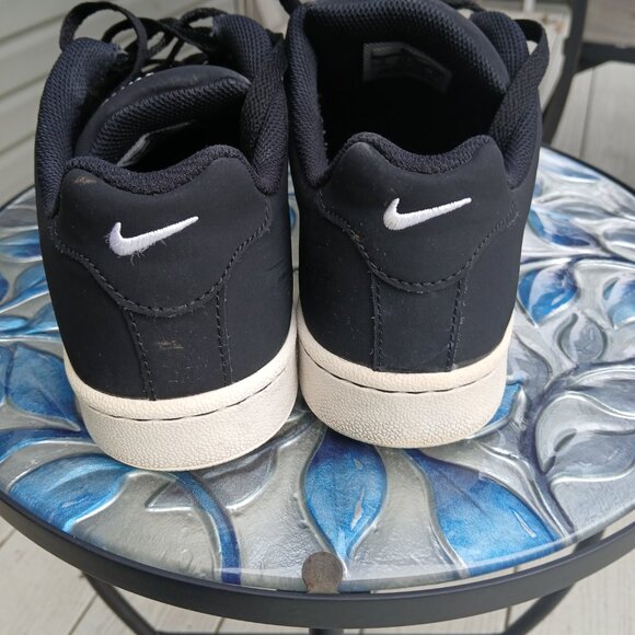 Nike Sneaker Women's - Picture 5 of 9